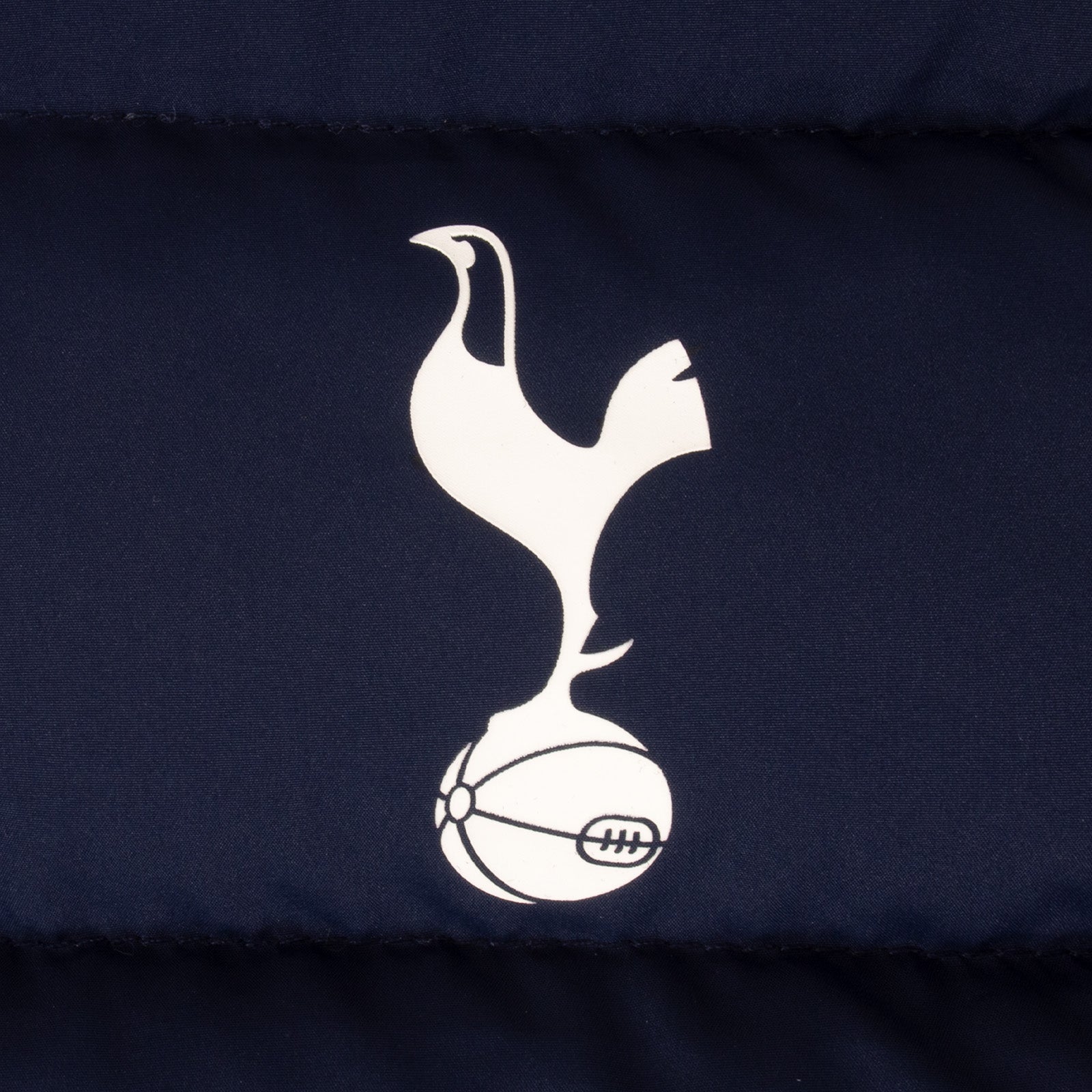 Spurs adults gilet in black with club crest to chest.