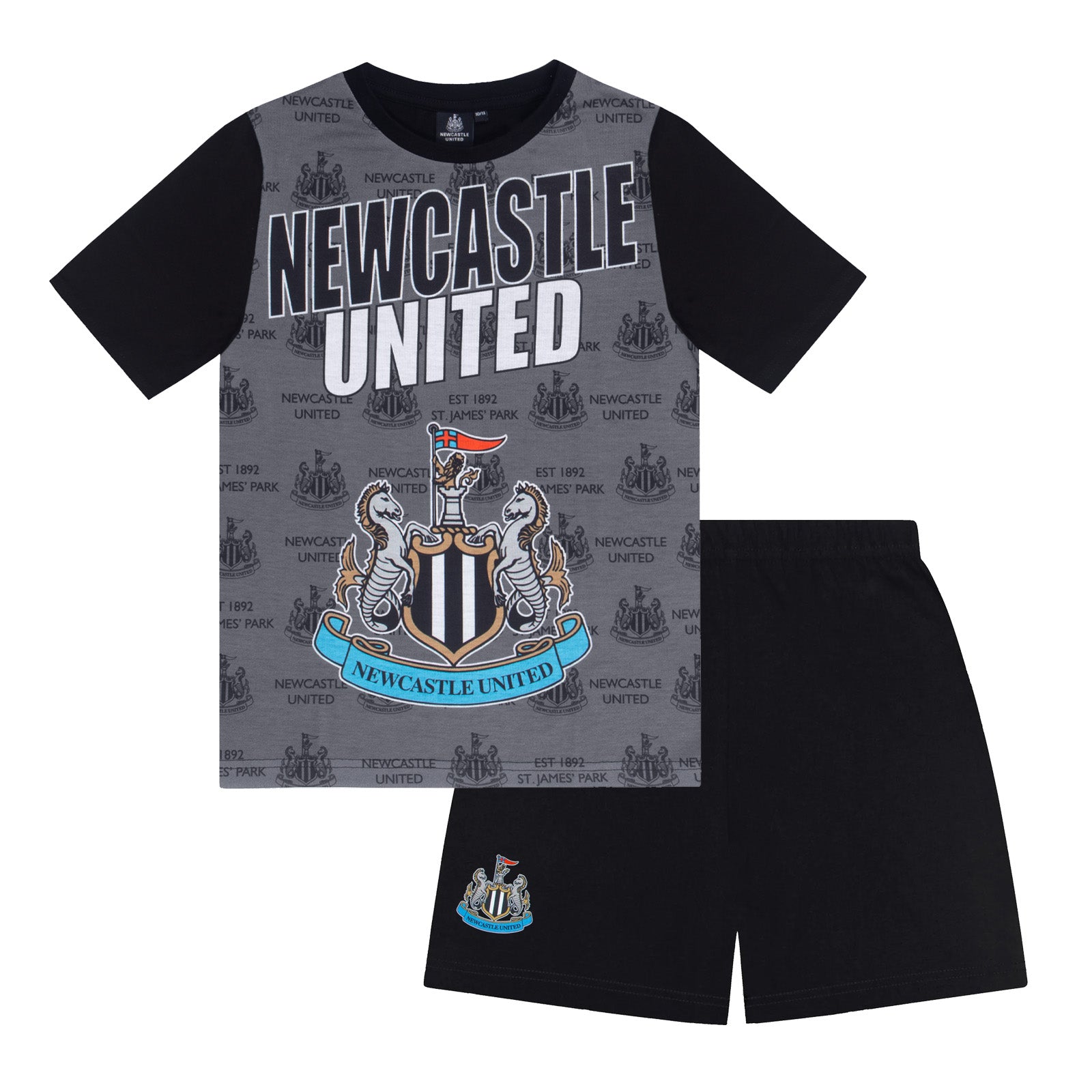 Newcastle Utd kids pyjamas in black & white. Short sleeve top with graphic and shorts with crest to the left leg