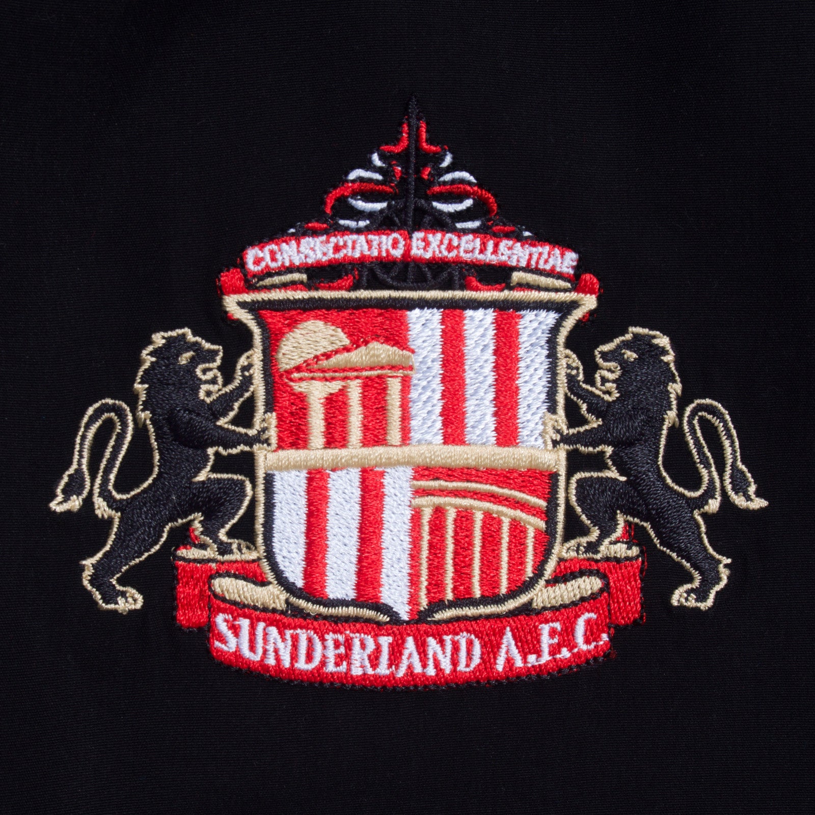 Sunderland kids tracksuit in red with club crest to chest and left thigh