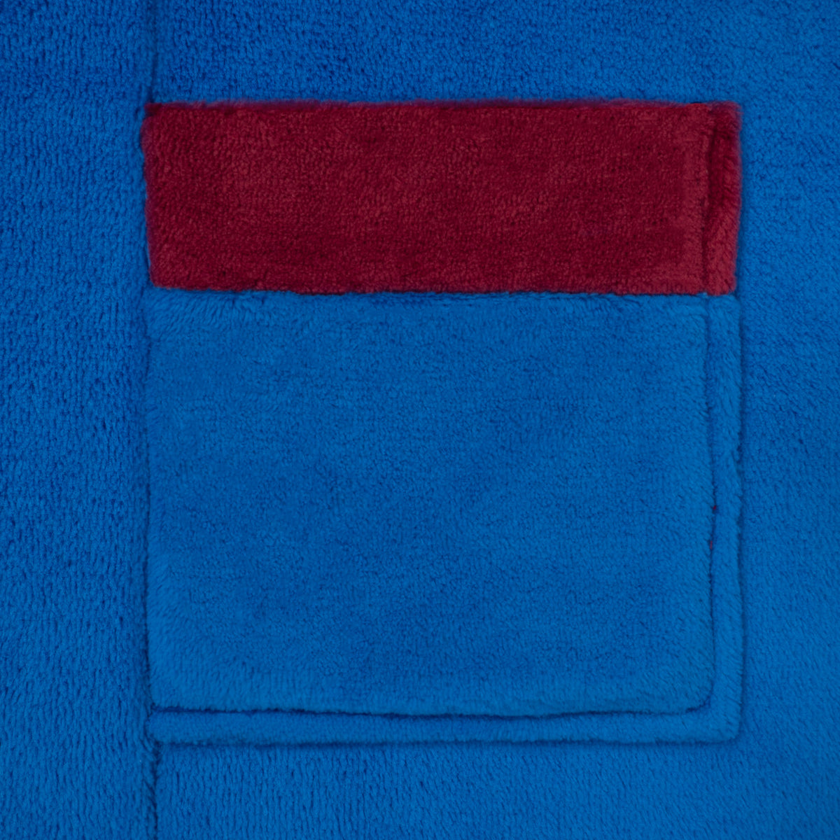 FC Barcelona kids hooded dressing gown in reflex blue with FCB crest.