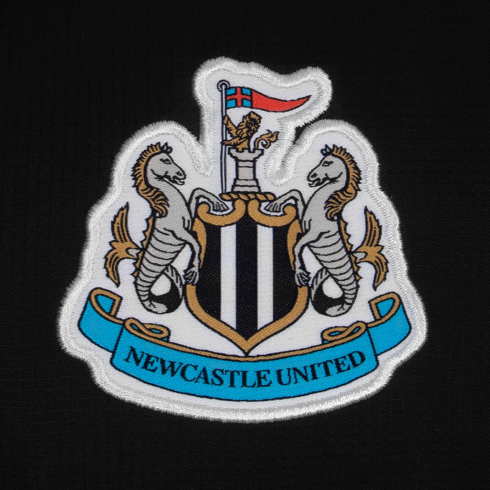 Newcastle United adults quilted jacket winter coat in black with club crest to chest.