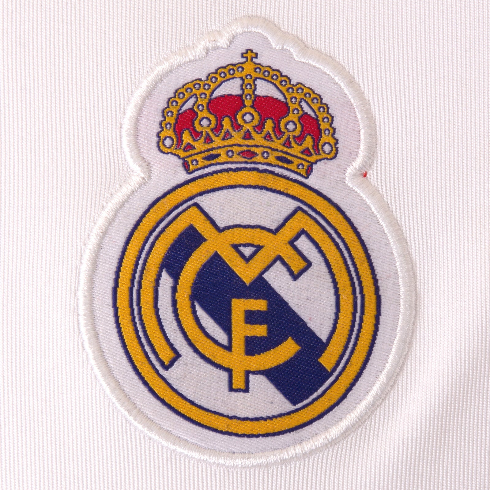 Real Madrid kids V-neck T-shirt inwhite with woven club crest to chest