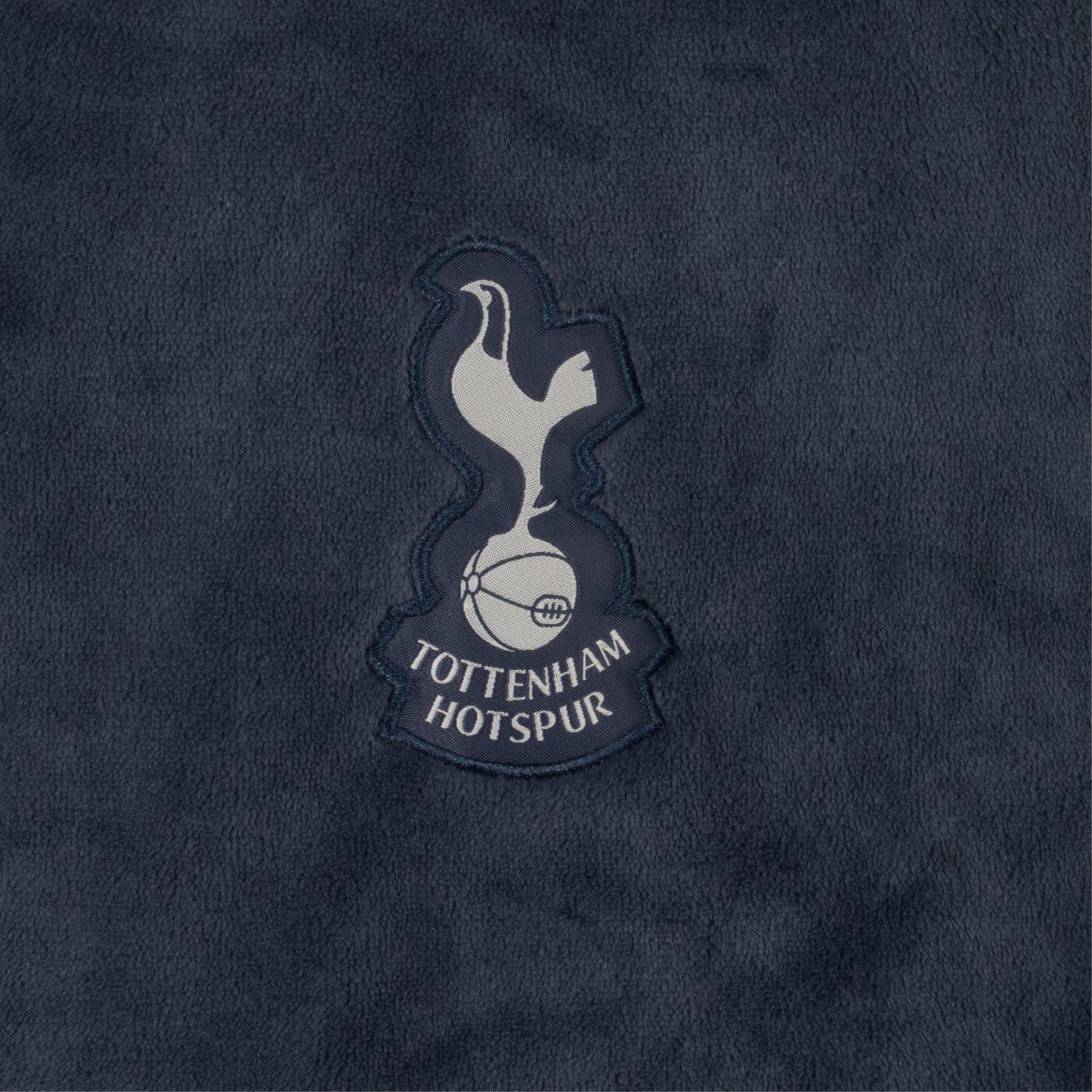 Spurs adults dressing gown in navy blue with a Spurs crest.