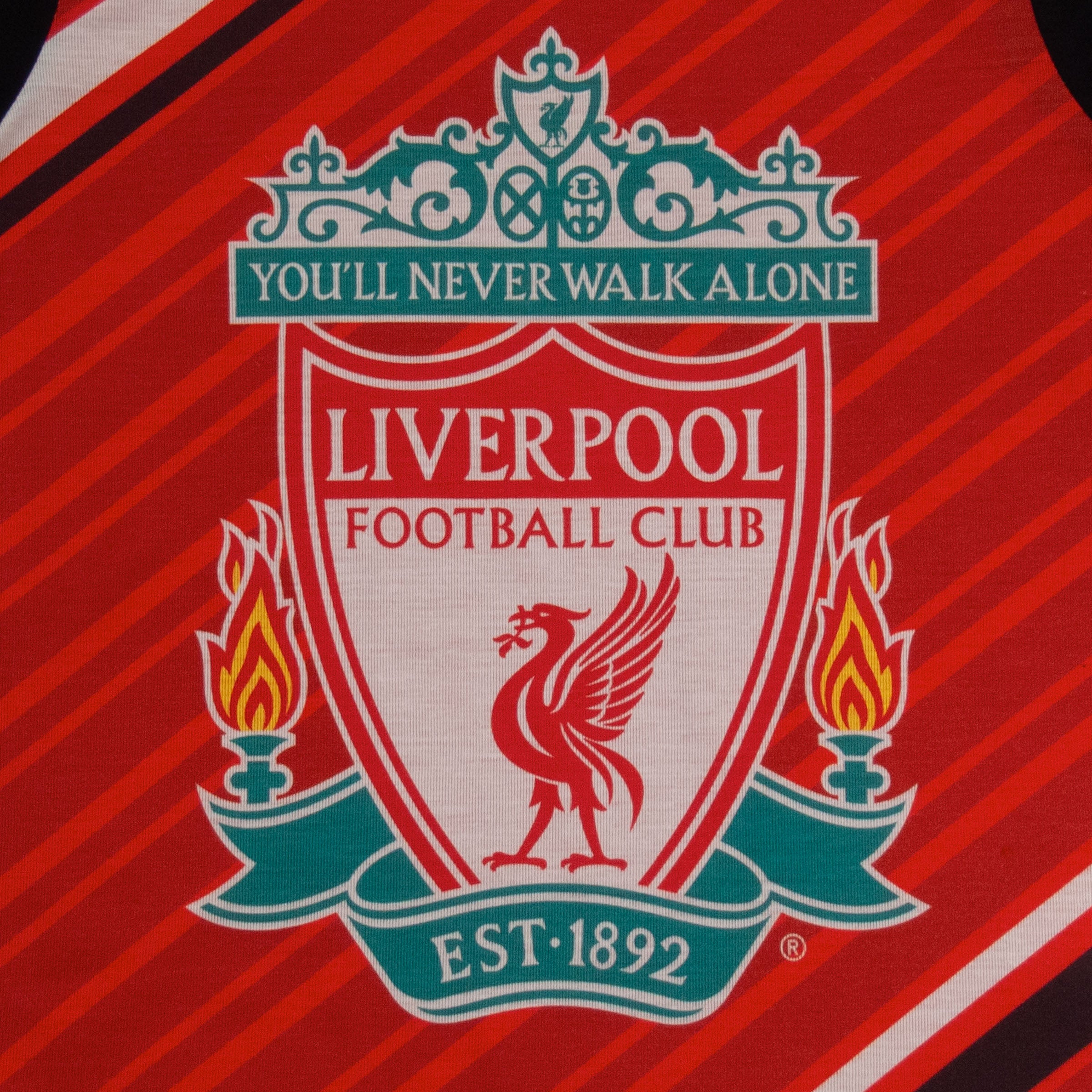 Liverpool kids long pyjamas in red & black. Long sleeve top with club crest. Long legged bottoms with crest.