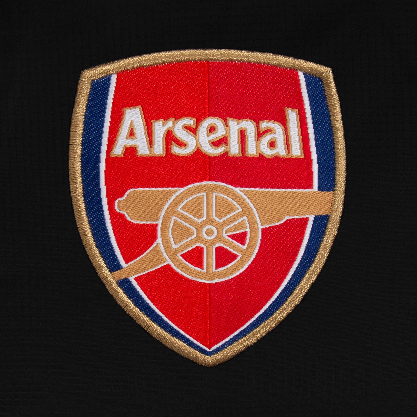 Arsenal kids quilted jacket winter coat in black with club crest to chest.