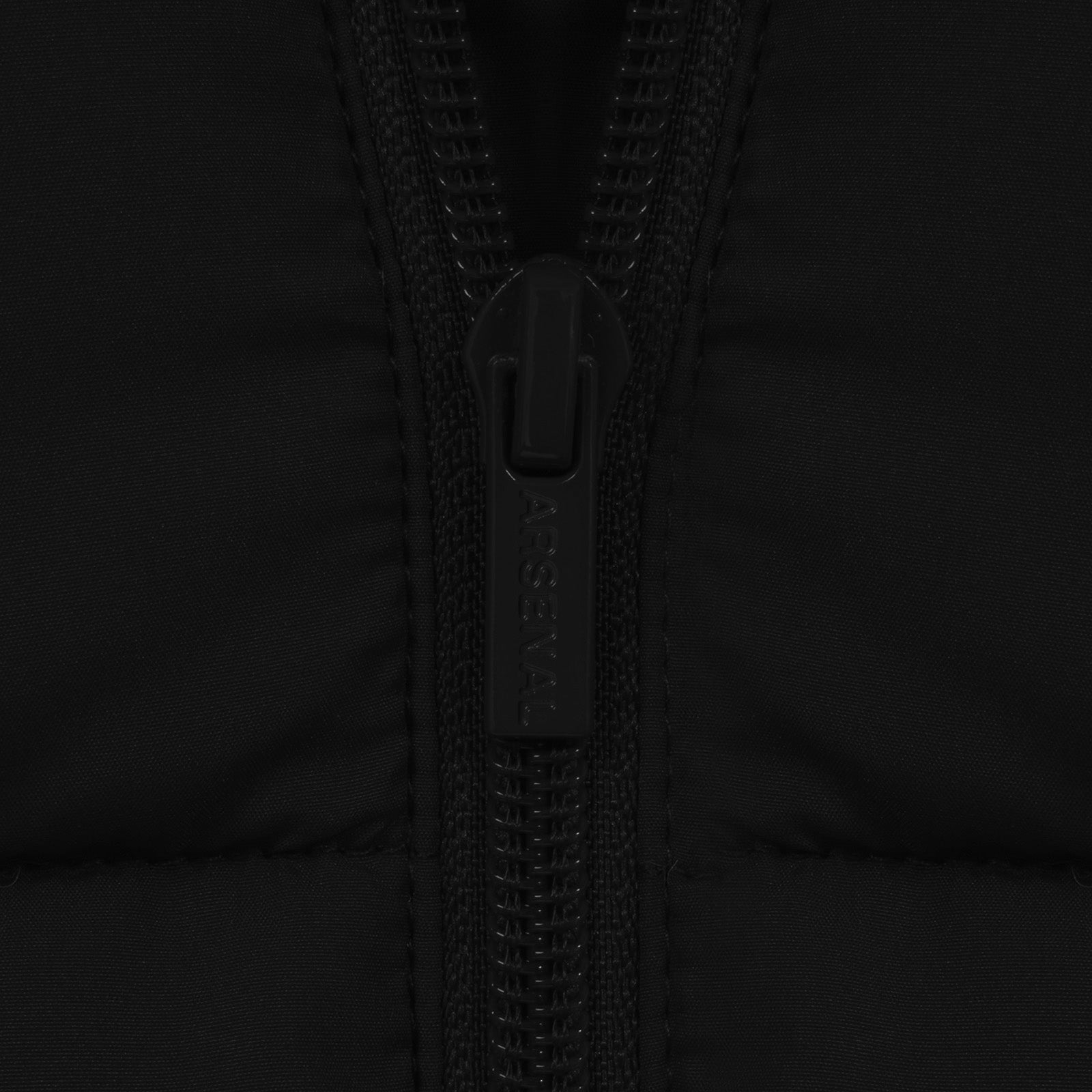 Arsenal adults quilted jacket winter coat in black with club crest to chest.