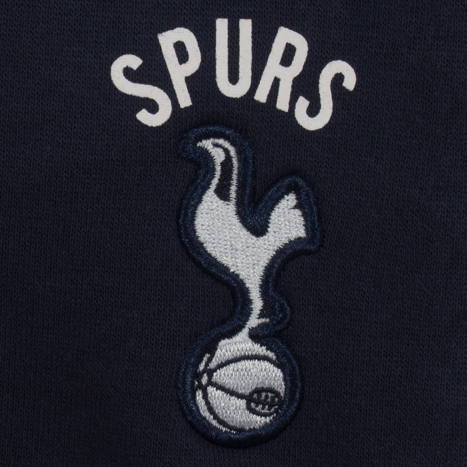 Spurs adults fleece shorts in navy blue with crest to left leg and pockets to front & back.