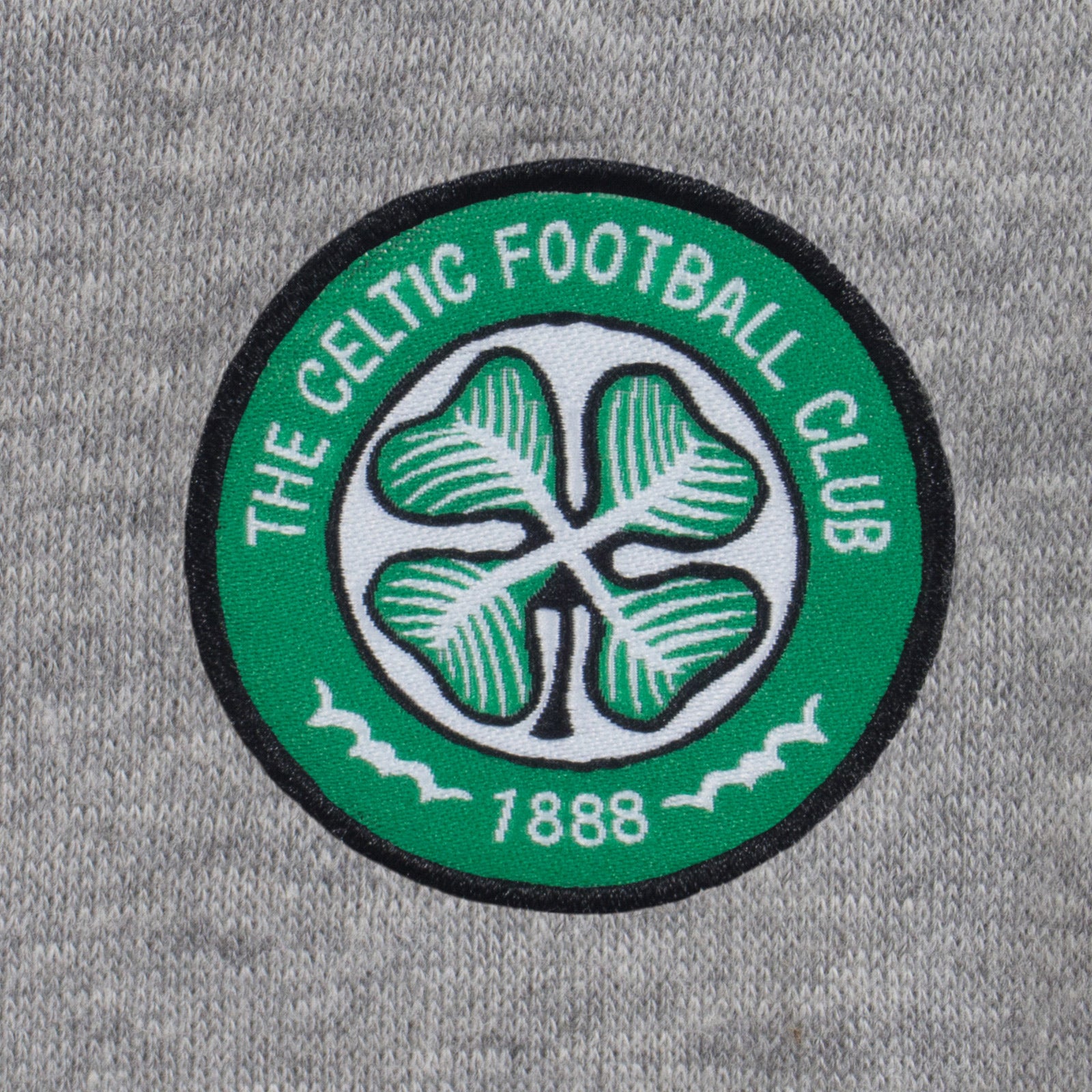 Celtic adults fleece shorts in grey with crest to left leg and pockets to front & back.