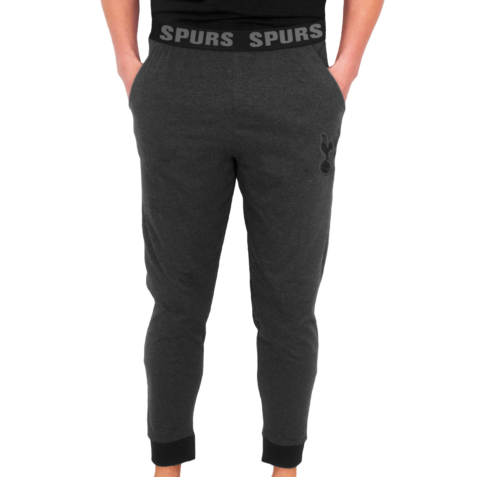 Spurs adults long pyjamas in grey. Short sleeve top with badge to chest and long bottoms with badge