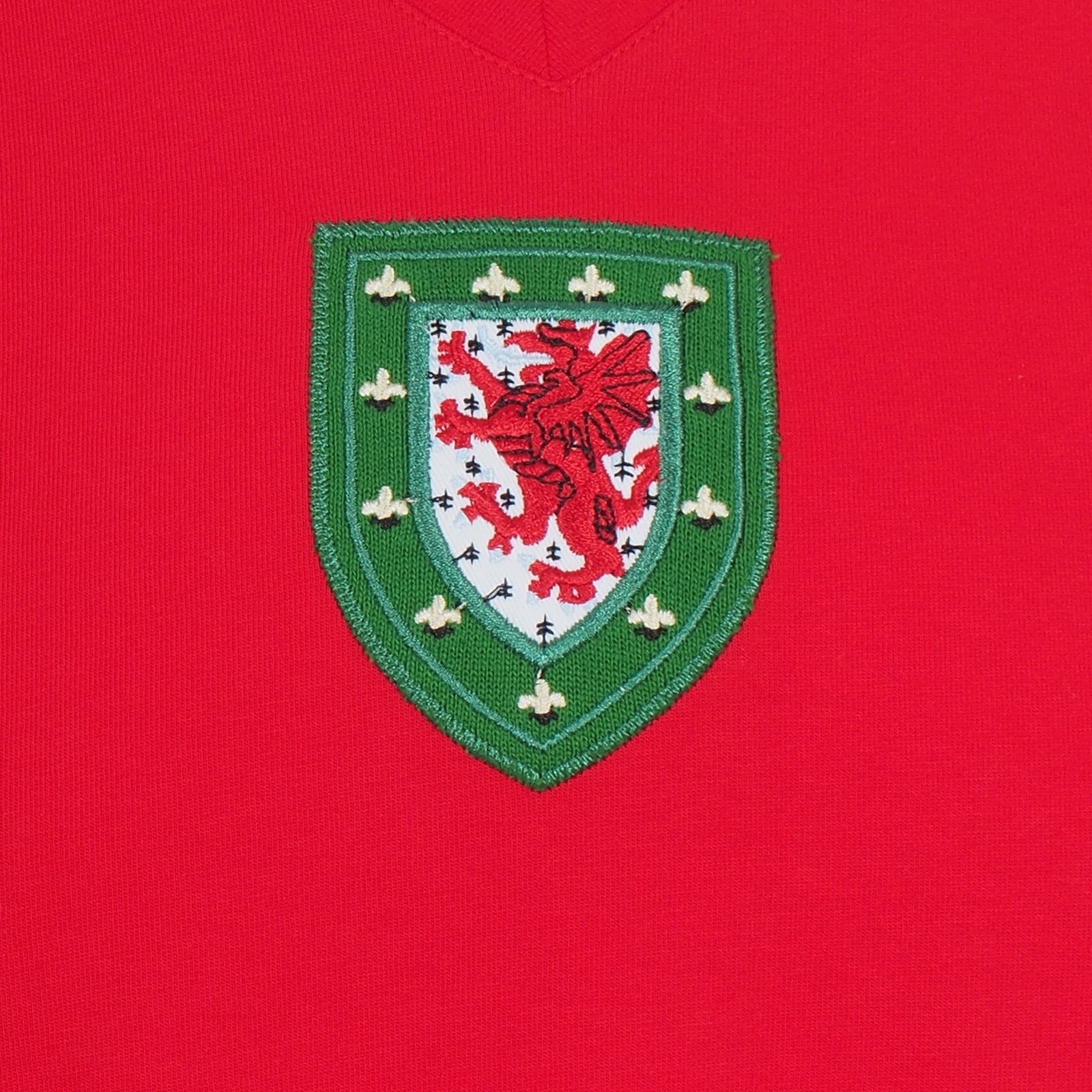 Wales retro football shirt 1976 in red with crest to chest and a No.10 on back