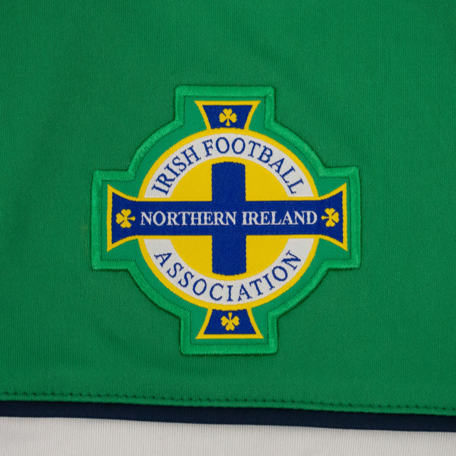 Northern Ireland adults T-shirt in green with national crest to chest.