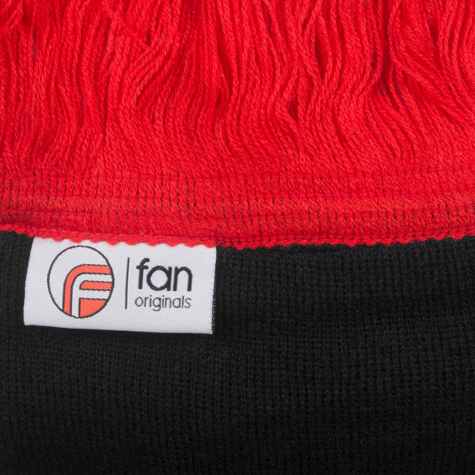 Man United scarf in black with Manchester Crest