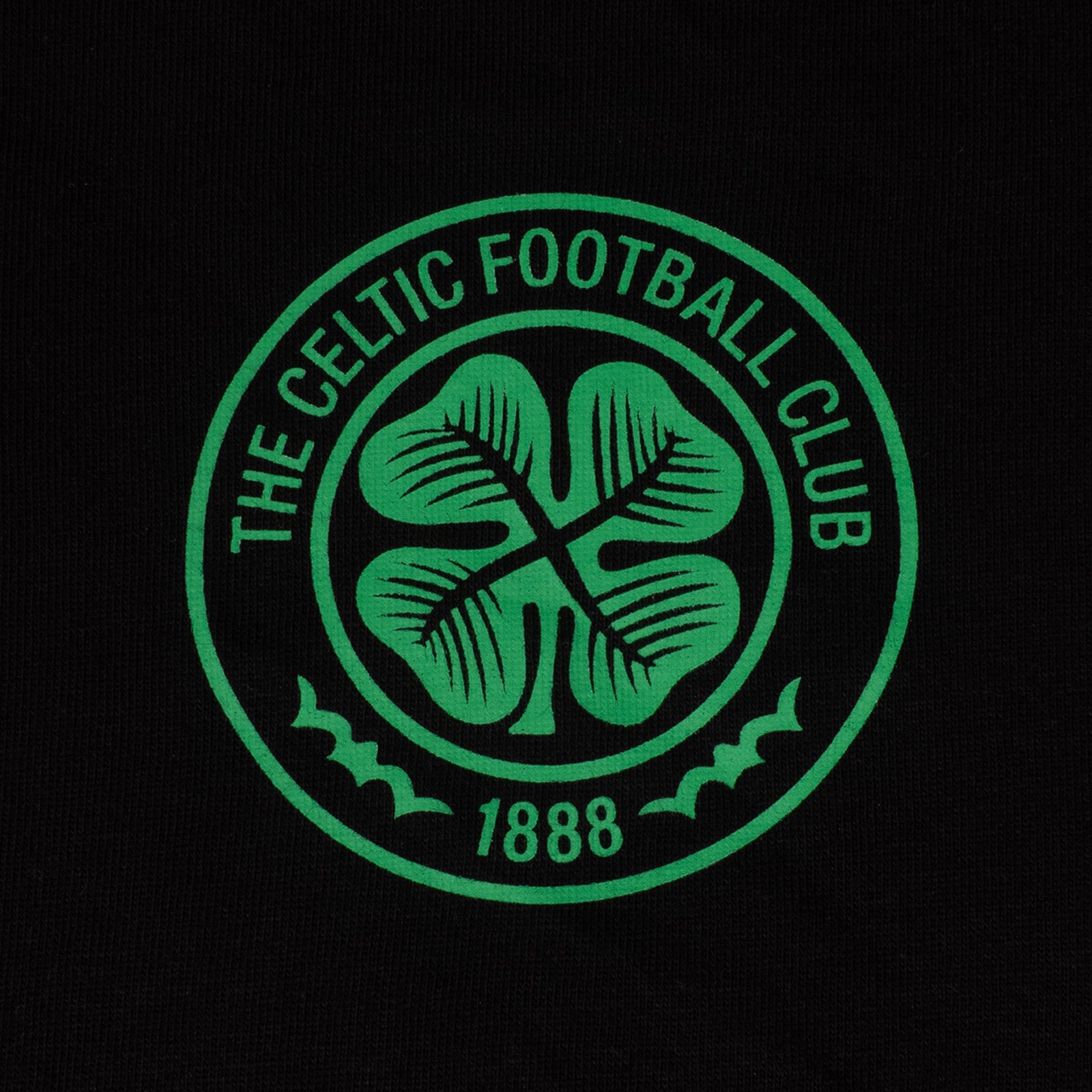 Celtic adults long pyjamas in black and green. Short sleeve top featuring club crest to chest. Long bottoms with club crest to leg and CELTIC text on the waistband