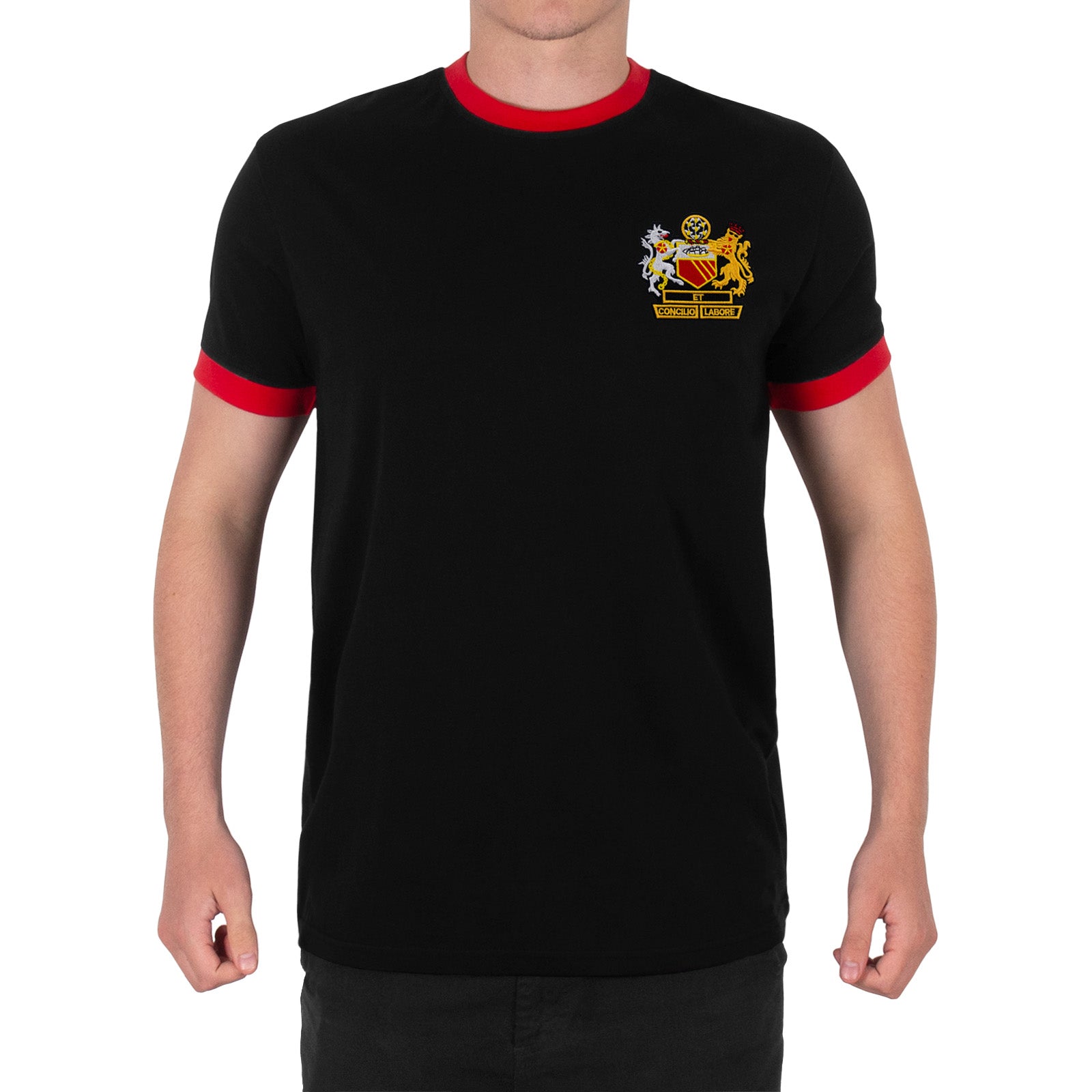 Man Utd adults retro T-shirt in black featuring Manchester crest to front