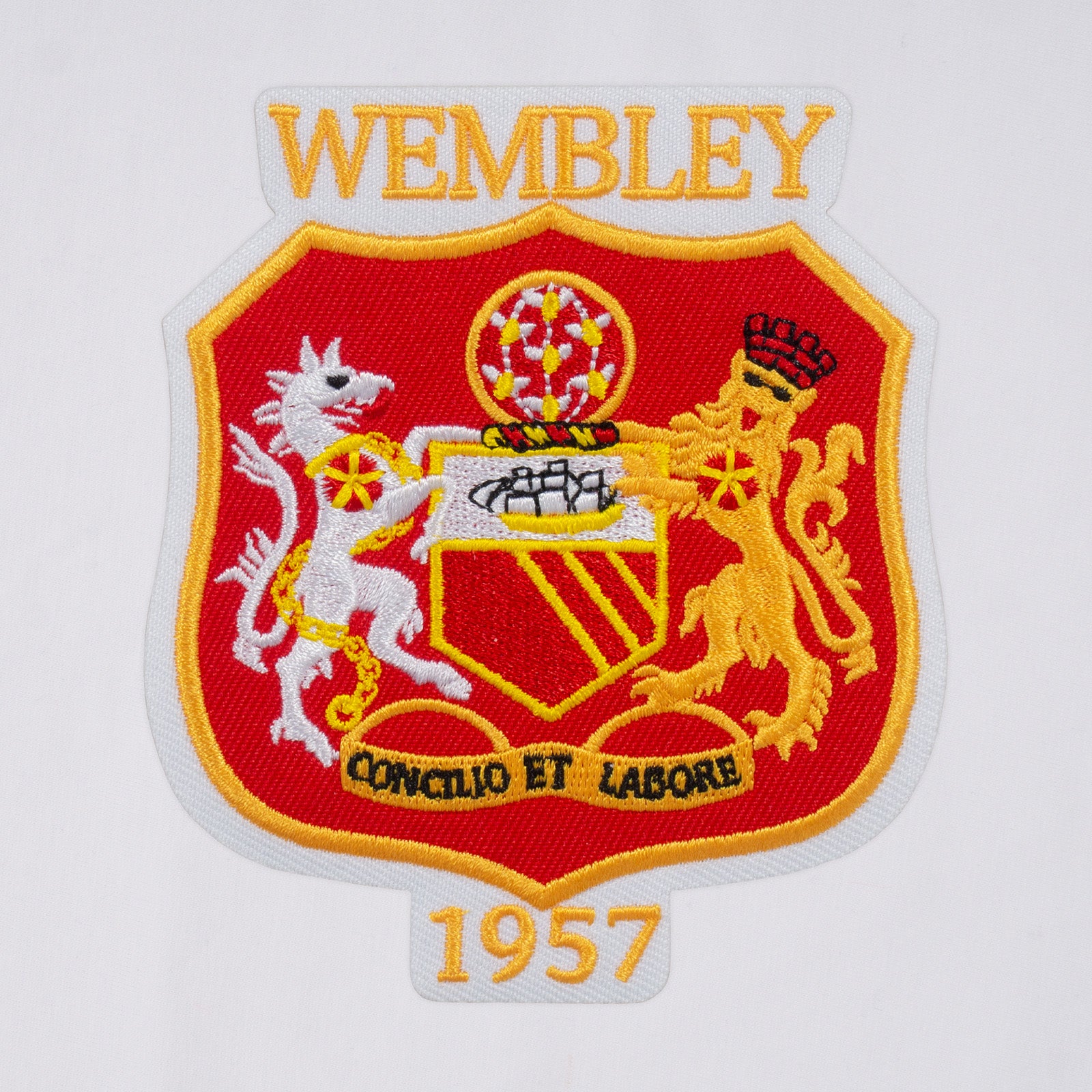 Man Utd adults retro T-shirt in white featuring Manchester and Wembley 57 crest