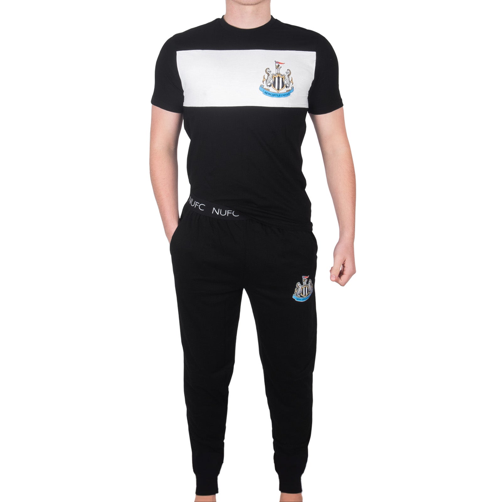 Newcastle adults long pyjamas in black. Short sleeve top with club crest to chest and long bottoms with club crest