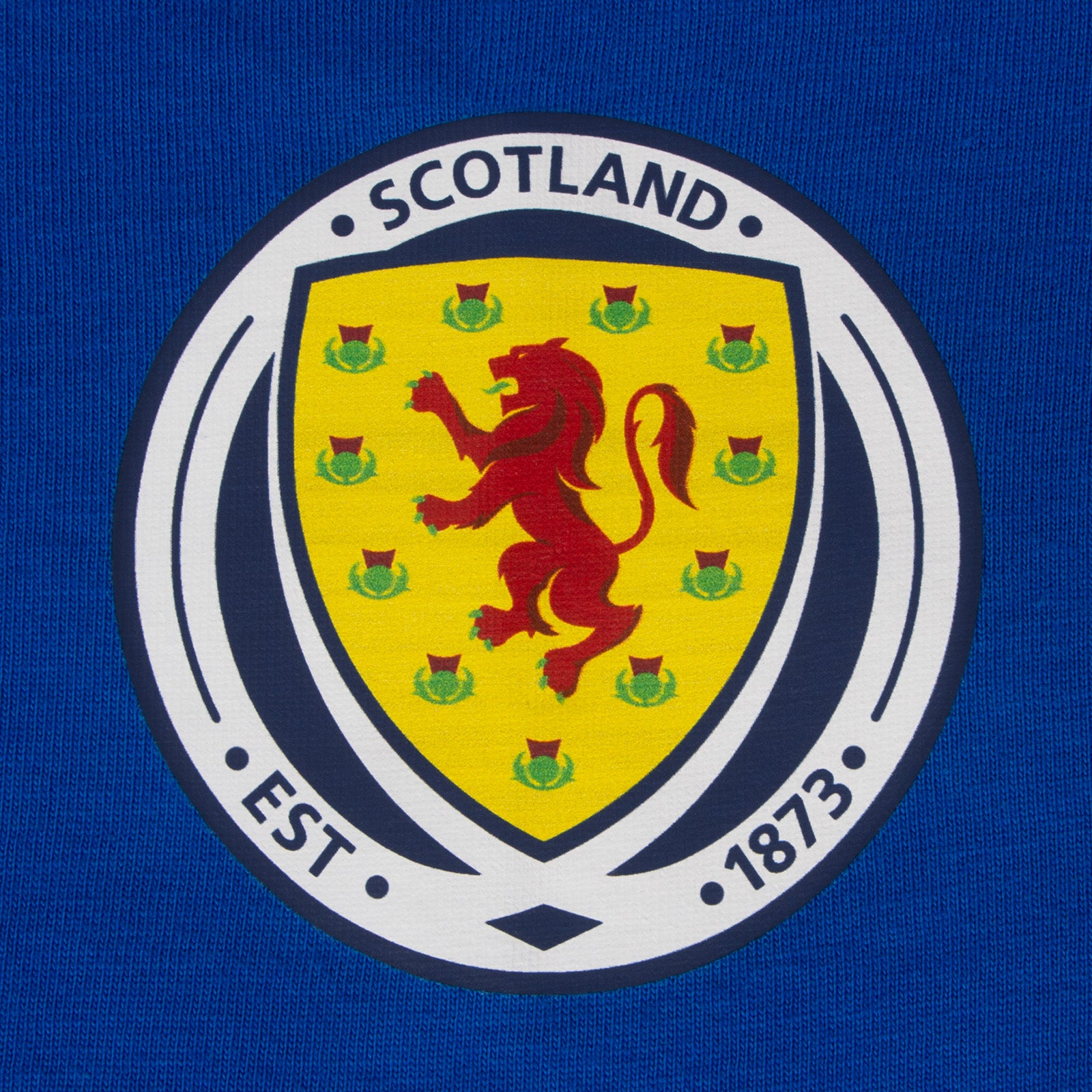 Scotland adults premium pyjamas in navy blue. Short-sleeved t-shirt and full-length bottoms featuring the scottish FA team crest plus 'SCOTLAND' text to the waistband