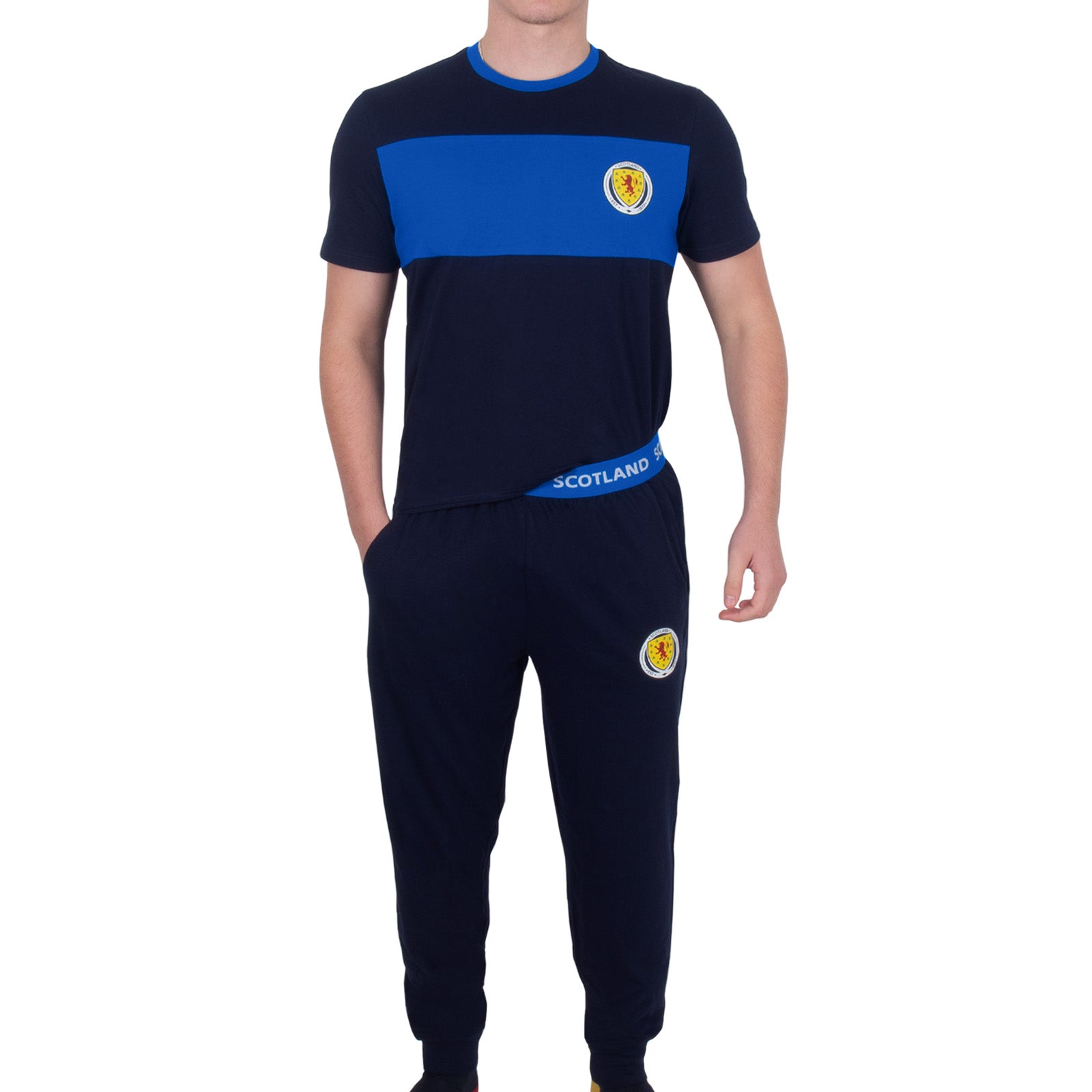 Scotland adults premium pyjamas in navy blue. Short-sleeved t-shirt and full-length bottoms featuring the scottish FA team crest plus 'SCOTLAND' text to the waistband