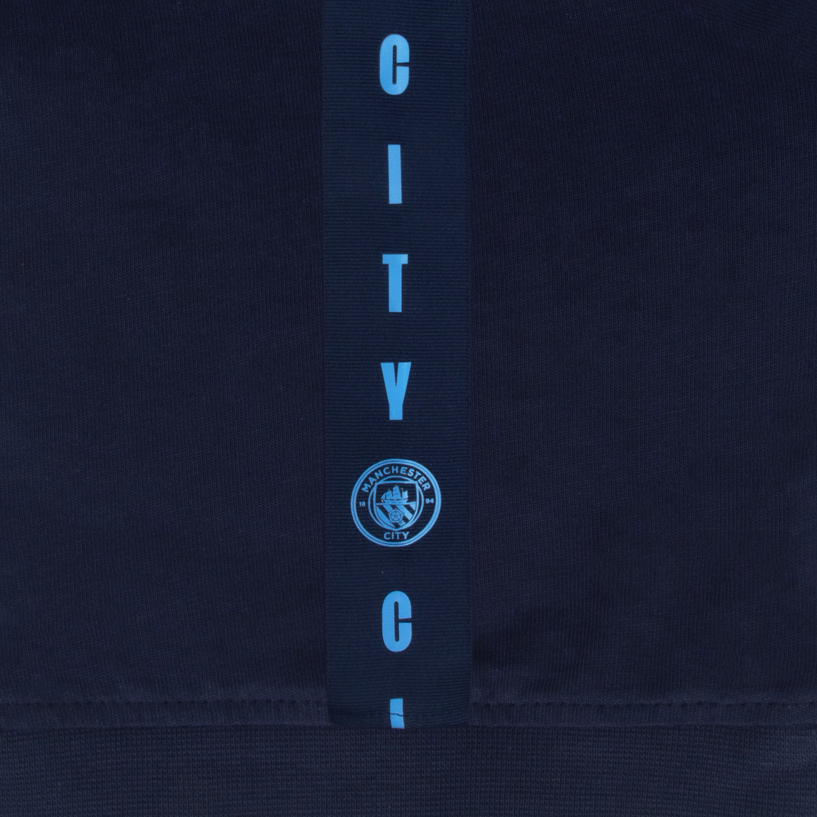 Manchester City adults T-shirt, short sleeves in navy blue with club crest to chest