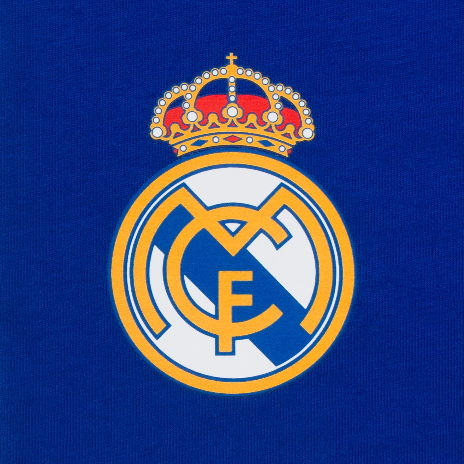 Real Madrid kids short pyjamas in reflex blue. Short sleeve top with graphic club crest and shorts also with crest to the leg