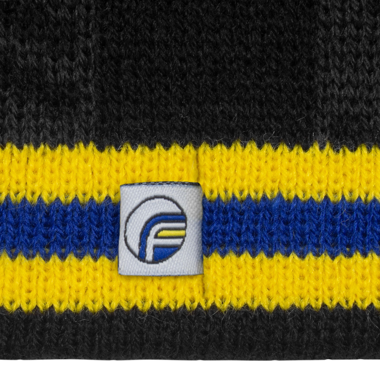 Man United bobble hat in retro black 1994 colours