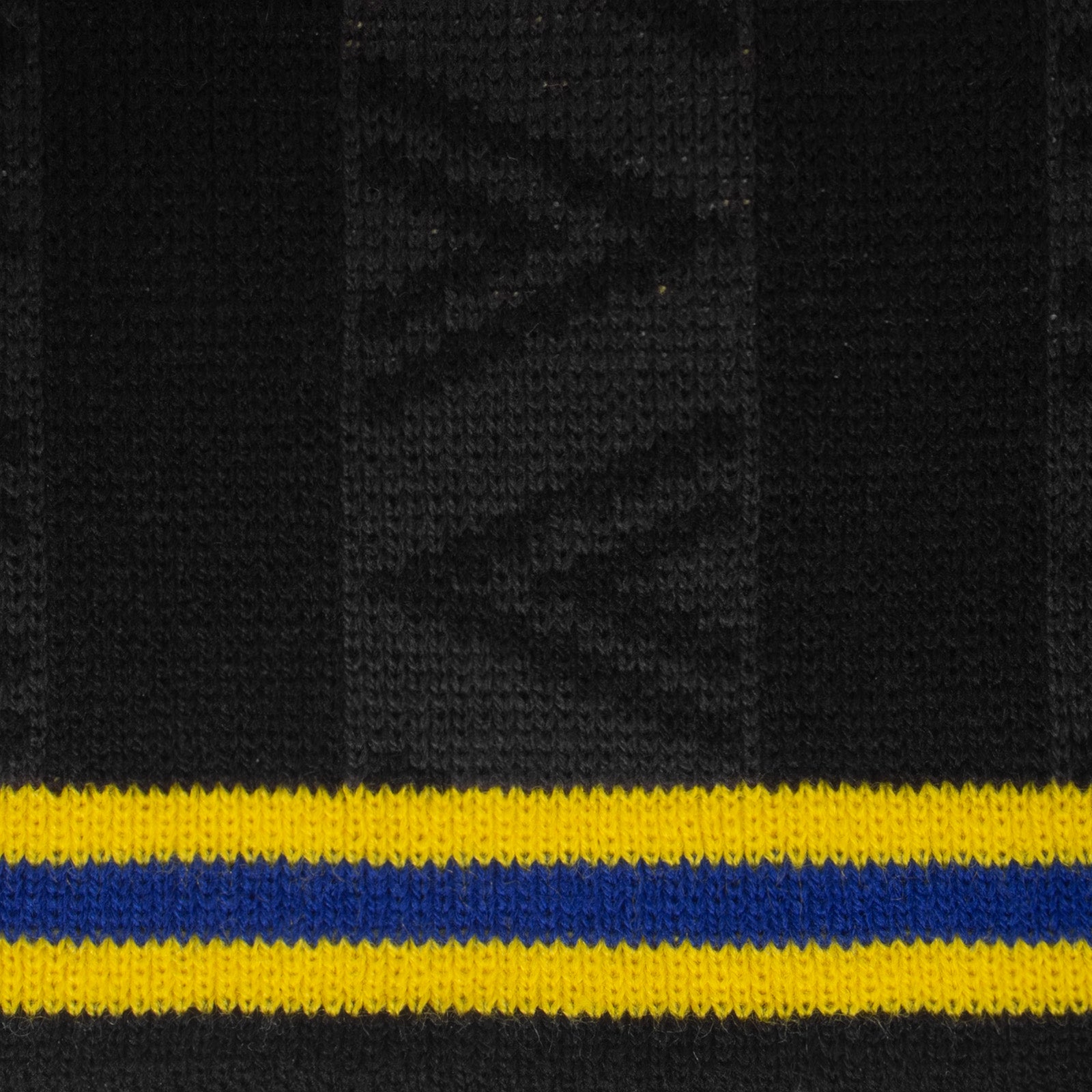 Man United bobble hat in retro black 1994 colours