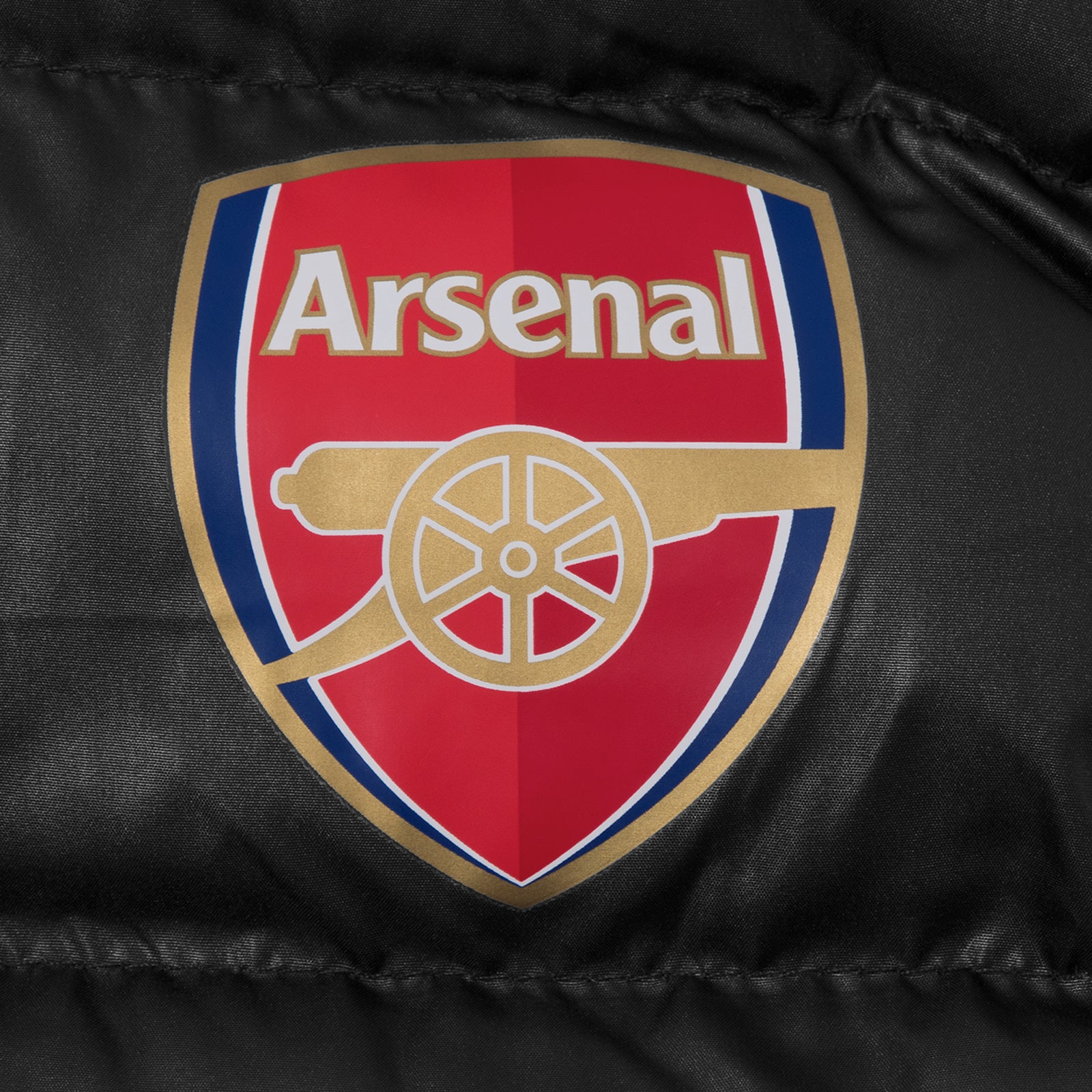 Arsenal adults gilet in black with club crest to chest.