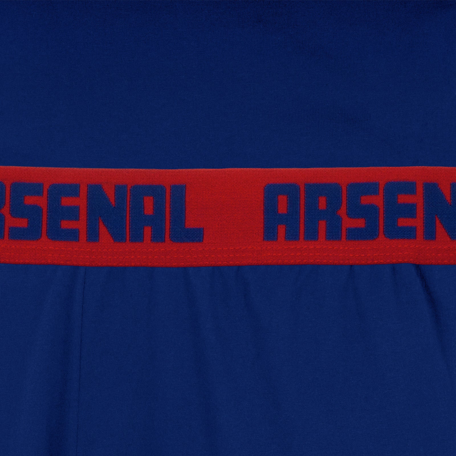 Arsenal adults long pyjamas in navy & red. Two-tone short sleeve top with club crest and long bottoms with crest.