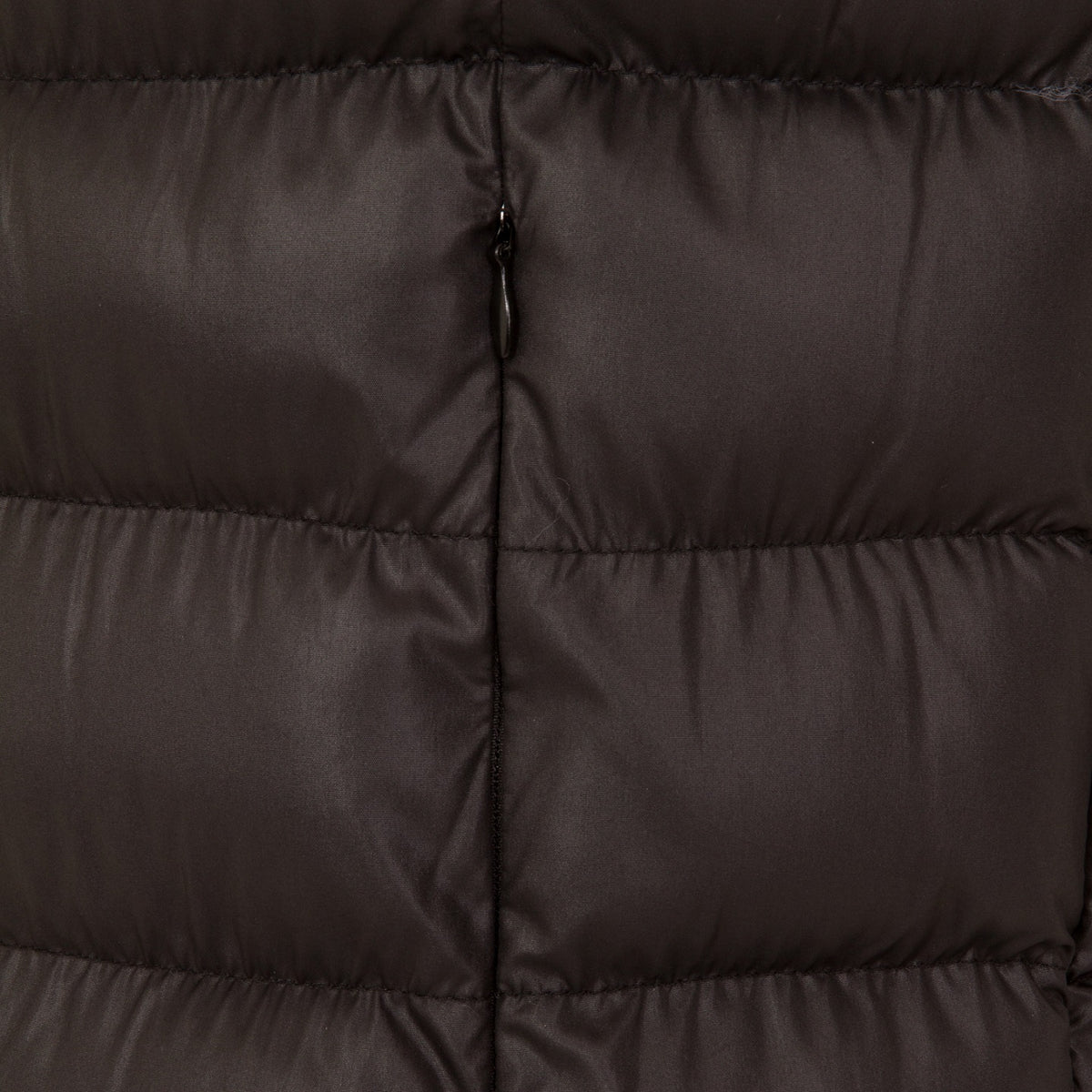 Sunderland adults quilted jacket in black with club crest to chest.