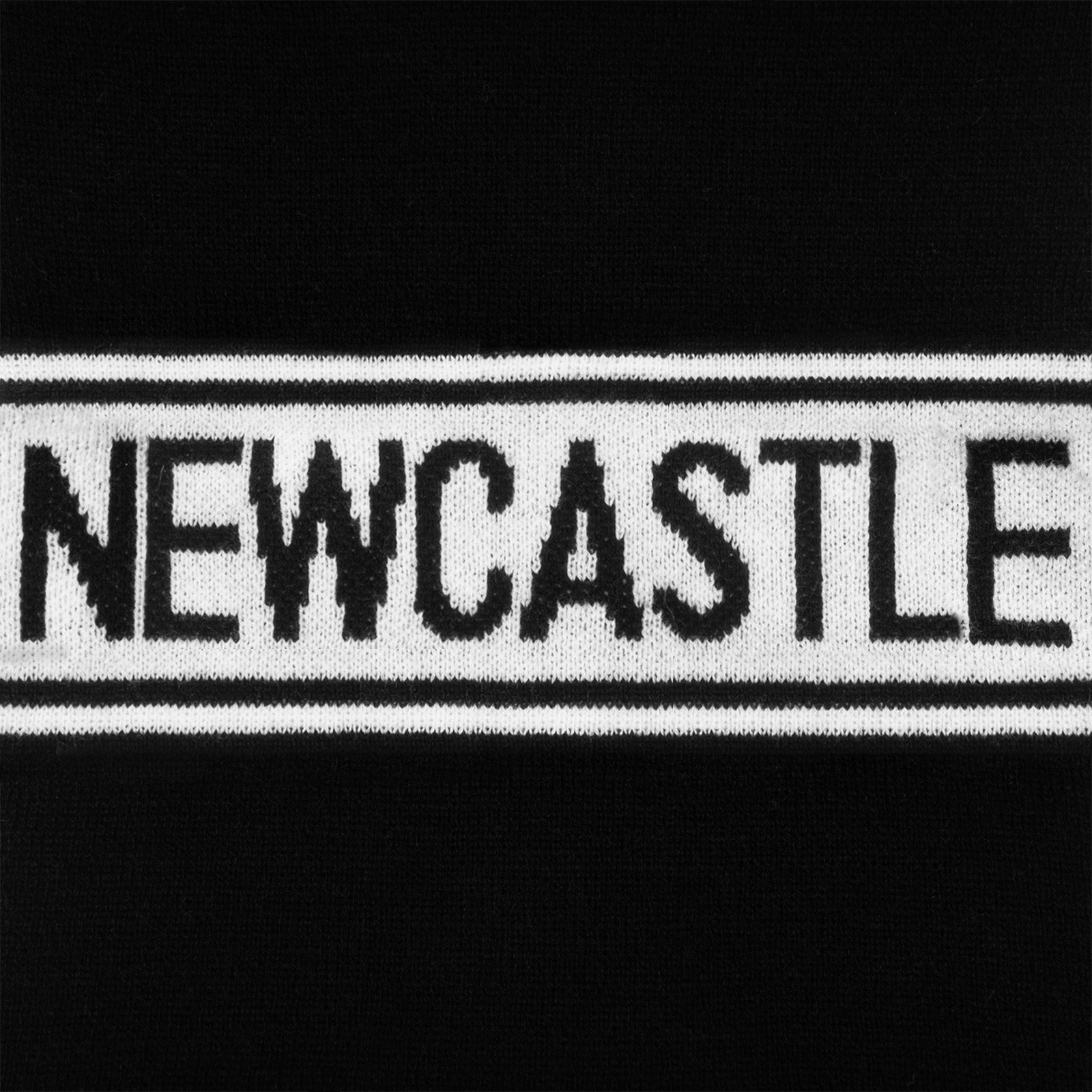 Newcastle United knitted bobble hat in black with text to front