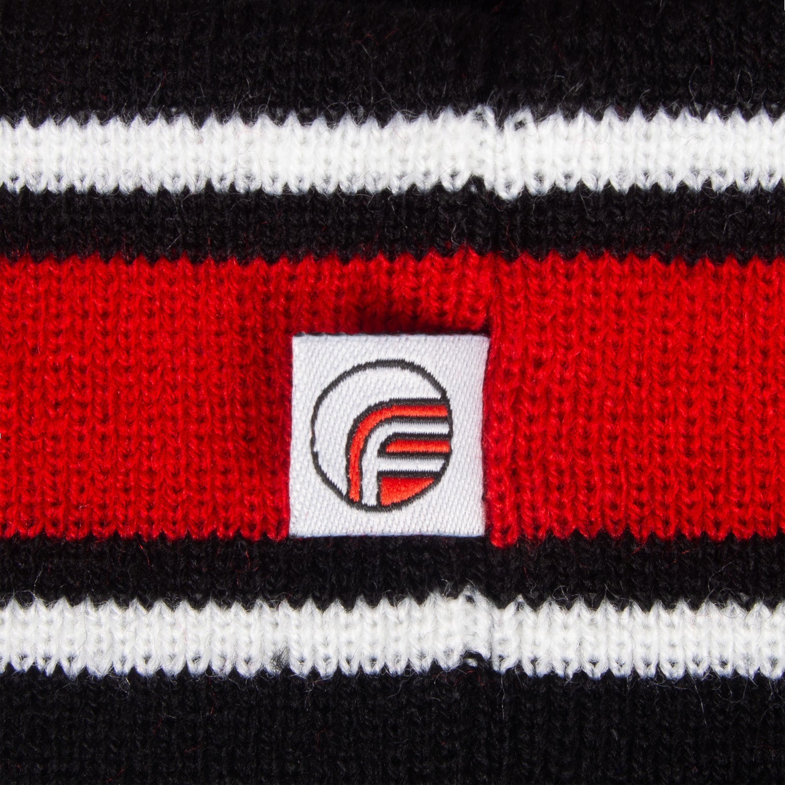 Man United knitted bobble hat in black with text to front